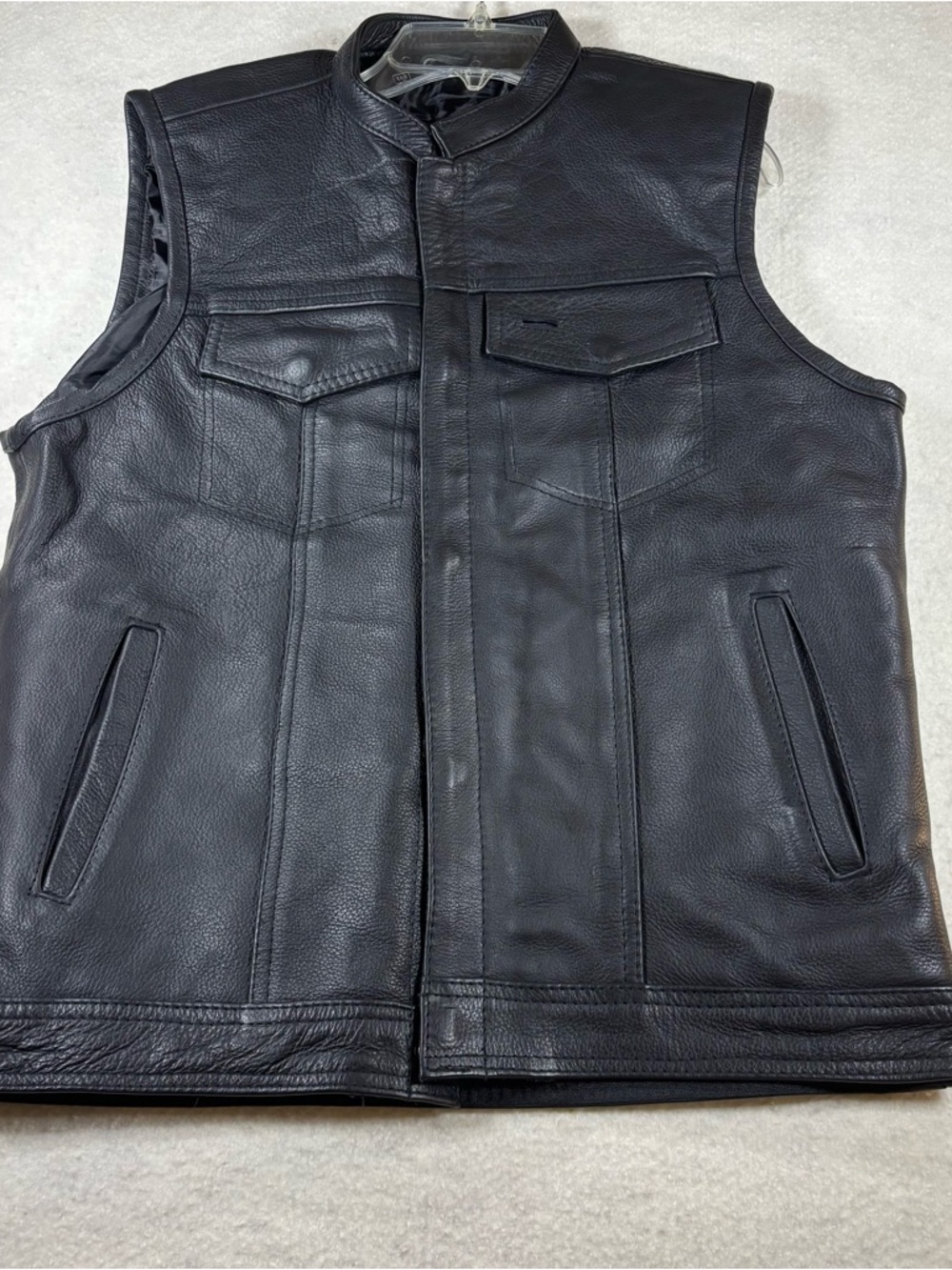 Dream Apparel Men’s Motorcycle Club Black Leather Vest Snap Closure Size 44